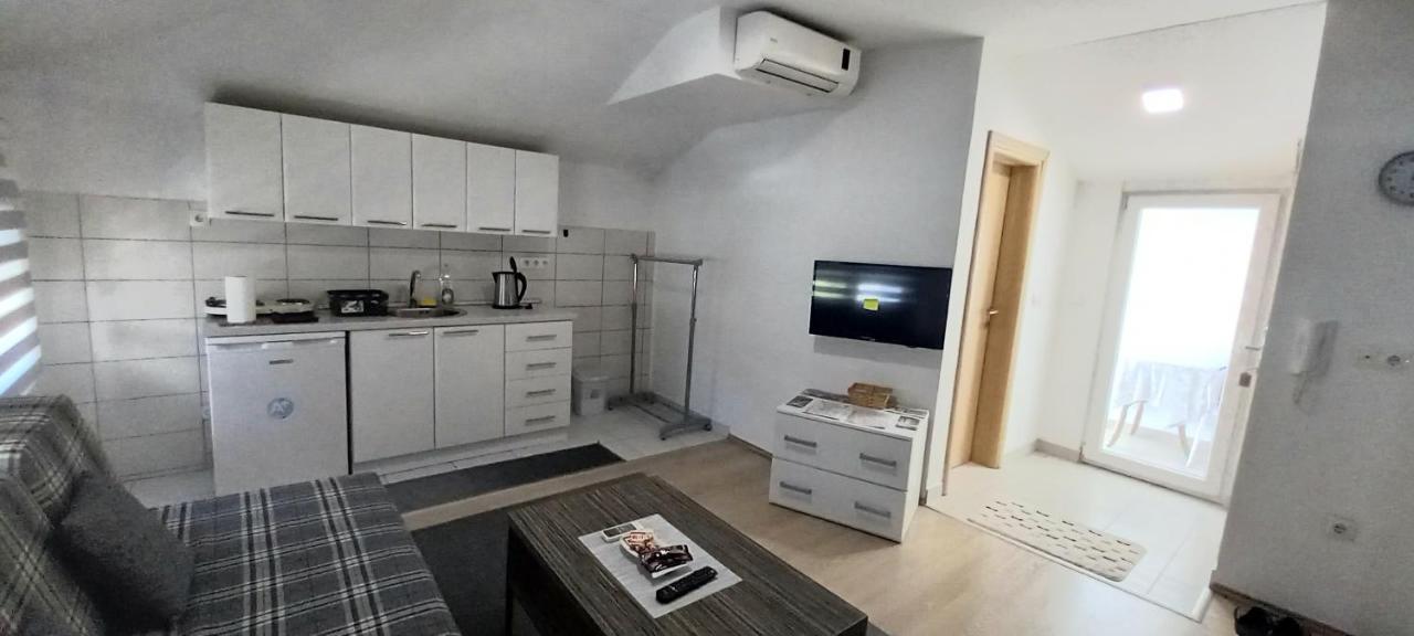 Platz * Mostar